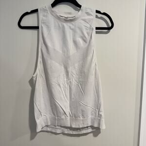 Varley Womens Perforated Chevron White Muscle Tee Tank Size Small Crew Neck